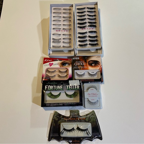 False eyelashes lot, 26 pair. Note glue in packaging may be unusable. - Picture 1 of 2